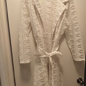 WHITE LACE BELTED JACKET